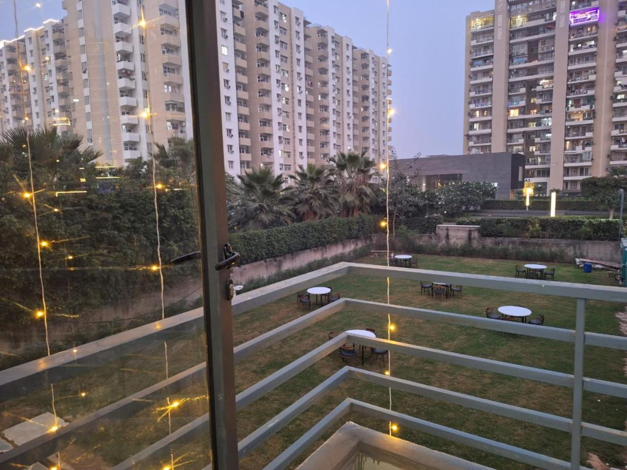Rr Galaxy Gurgaon Exterior foto
