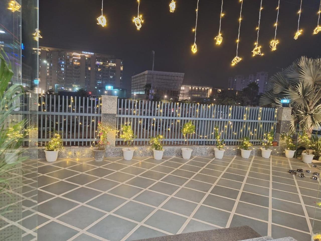 Rr Galaxy Gurgaon Exterior foto