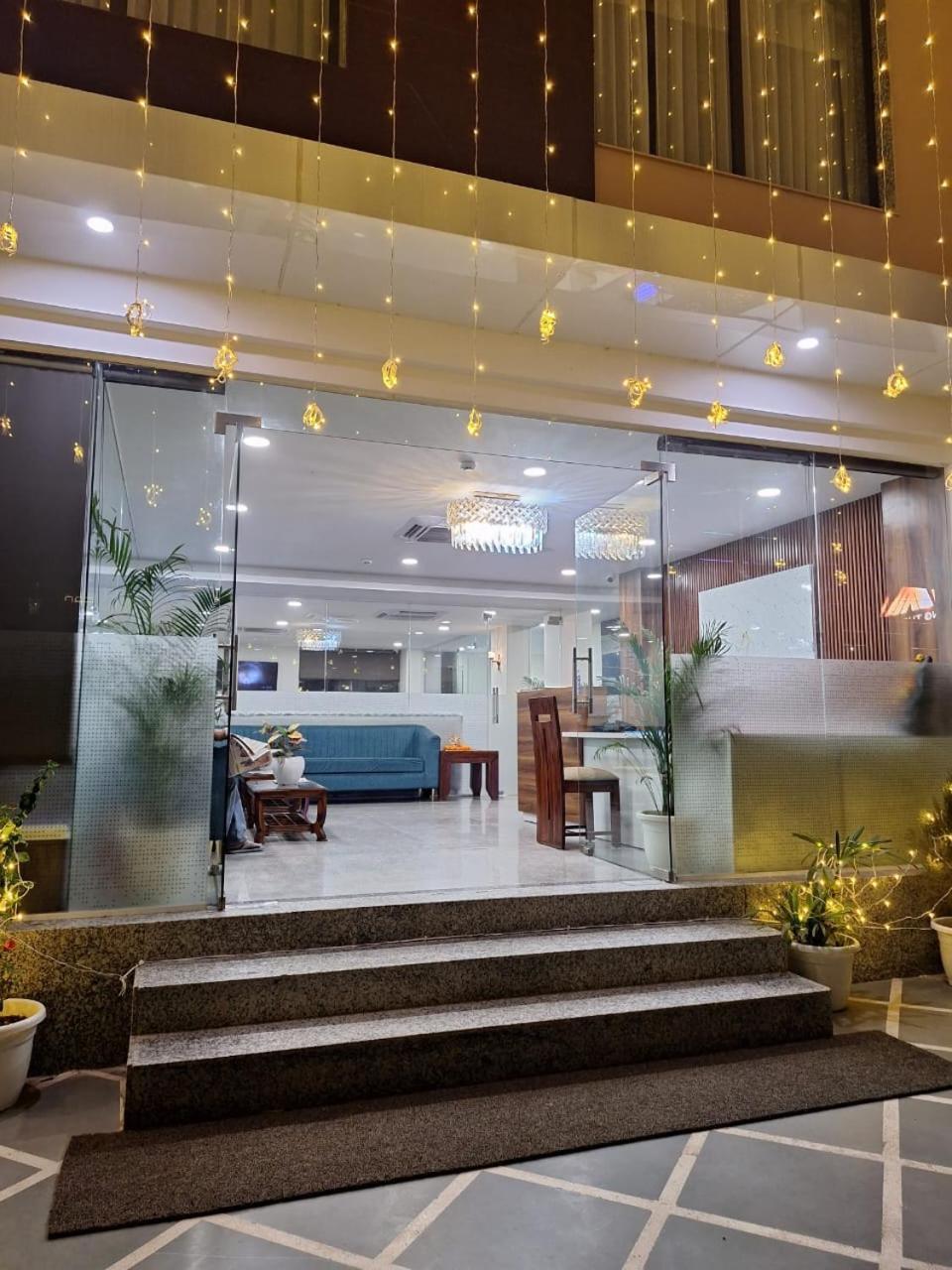 Rr Galaxy Gurgaon Exterior foto