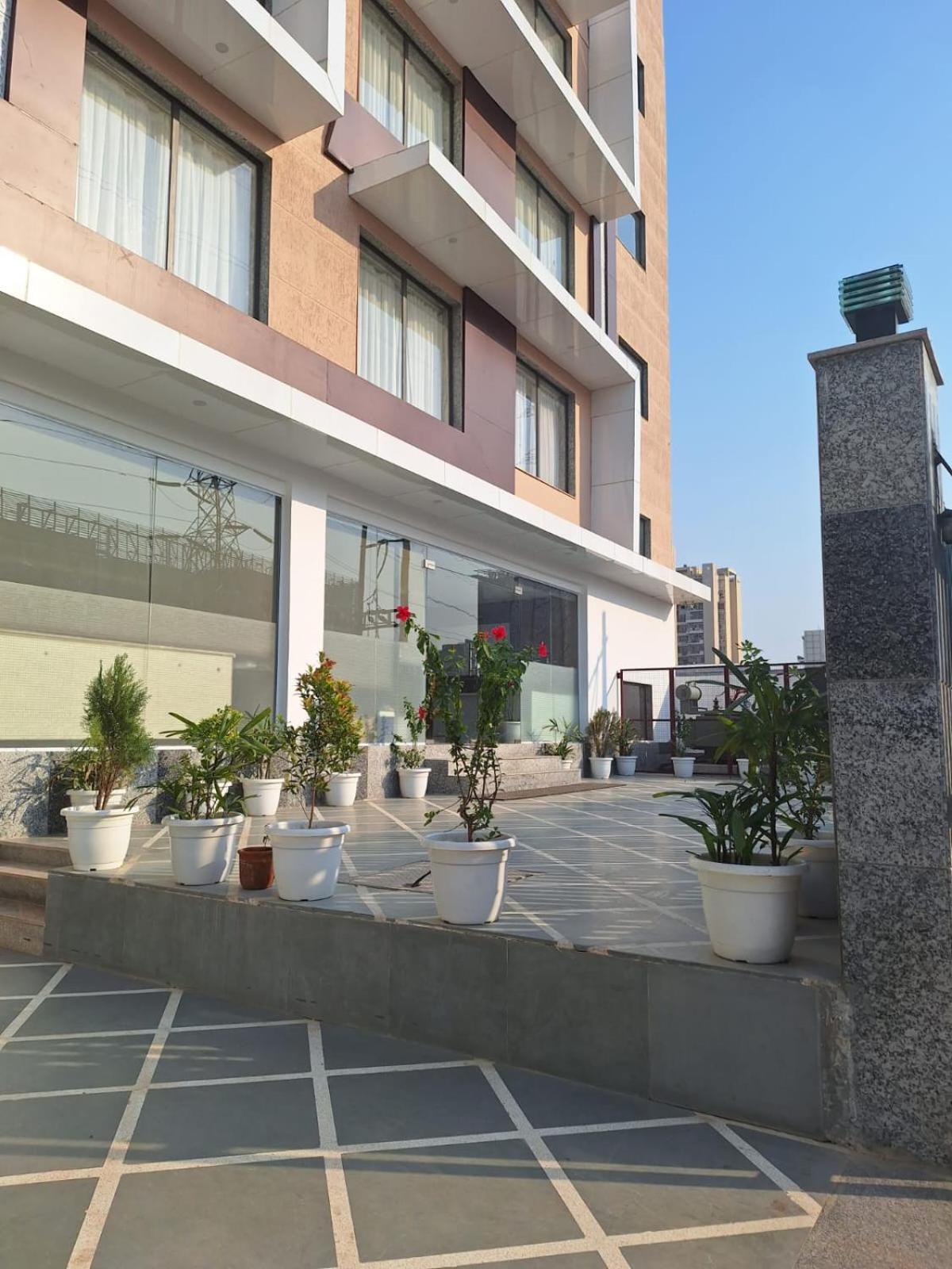 Rr Galaxy Gurgaon Exterior foto