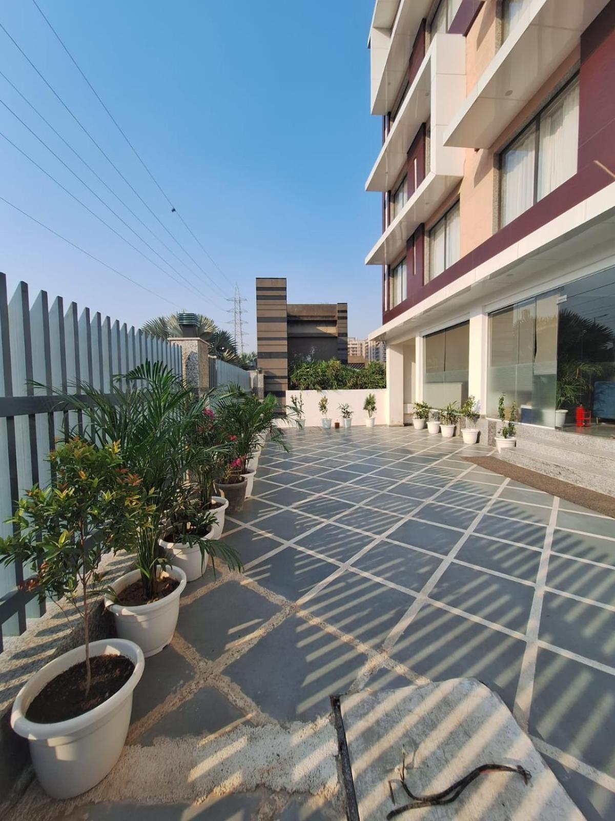 Rr Galaxy Gurgaon Exterior foto