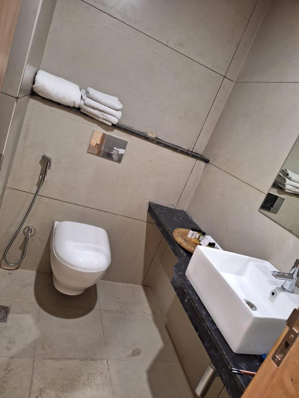 Rr Galaxy Gurgaon Exterior foto